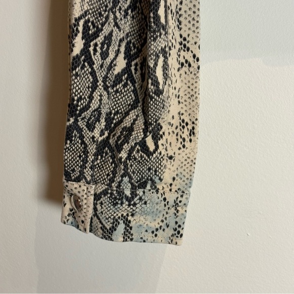 superdown hunter crop jacket in snake print size large - Picture 9 of 9